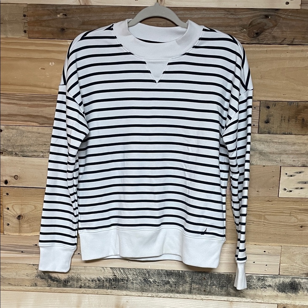 Nautica size Med White with Black Stripes Crewneck Soft Long Sleeve Sweatshirt
